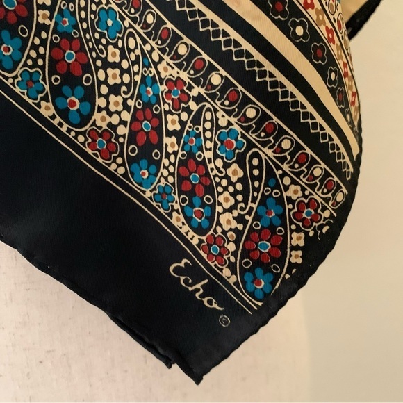 Echo Paisley Muted Palette Rectangular Scarf 
Excellent Condition - Picture 6 of 7